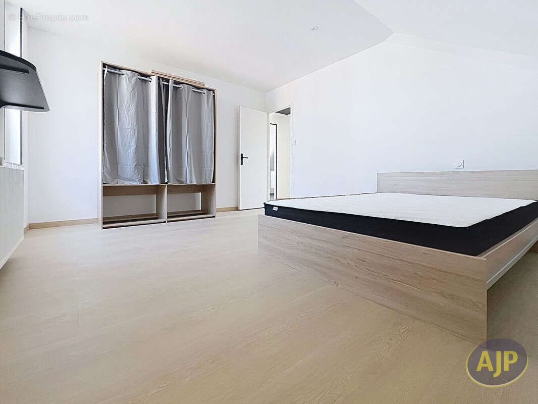 Maison à SAINT-MACAIRE-EN-MAUGES