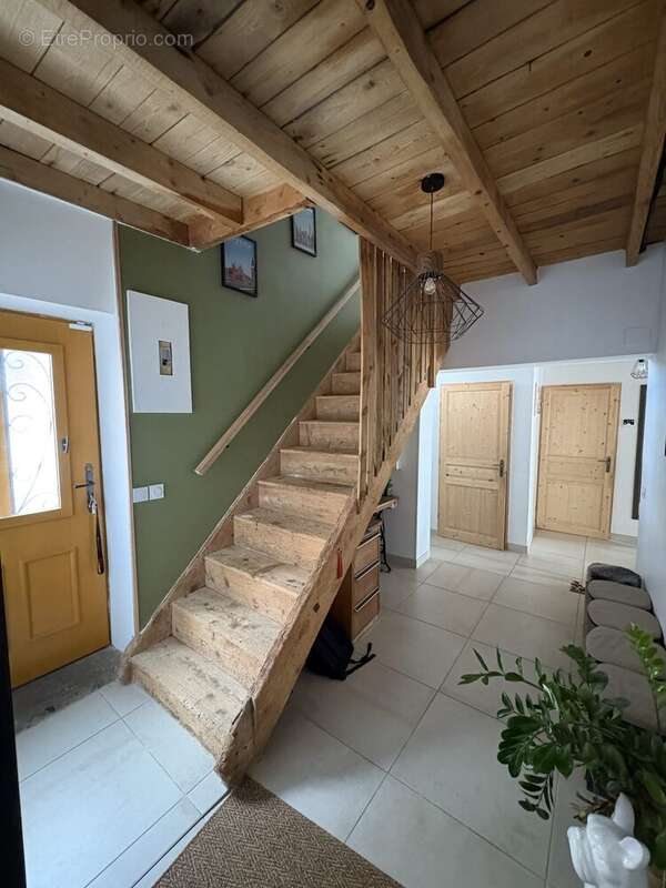 Maison à SAINT-ROMAIN-LE-PUY