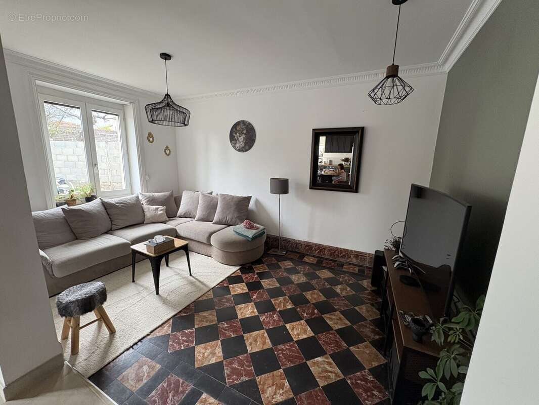 Maison à SAINT-ROMAIN-LE-PUY