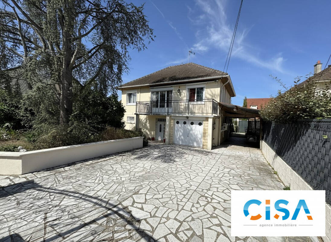 Maison à VERNEUIL-EN-HALATTE