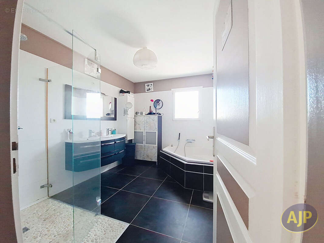 Maison à SAINT-ANDRE-DE-CUBZAC