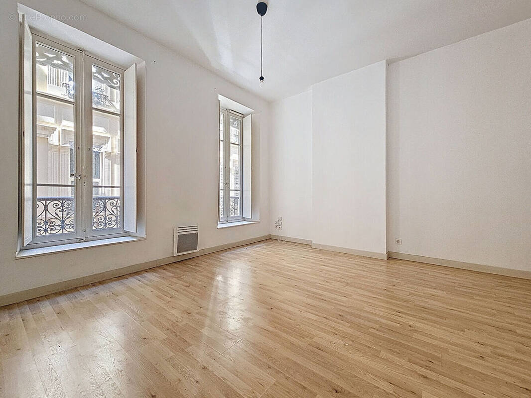 Appartement à MARSEILLE-2E