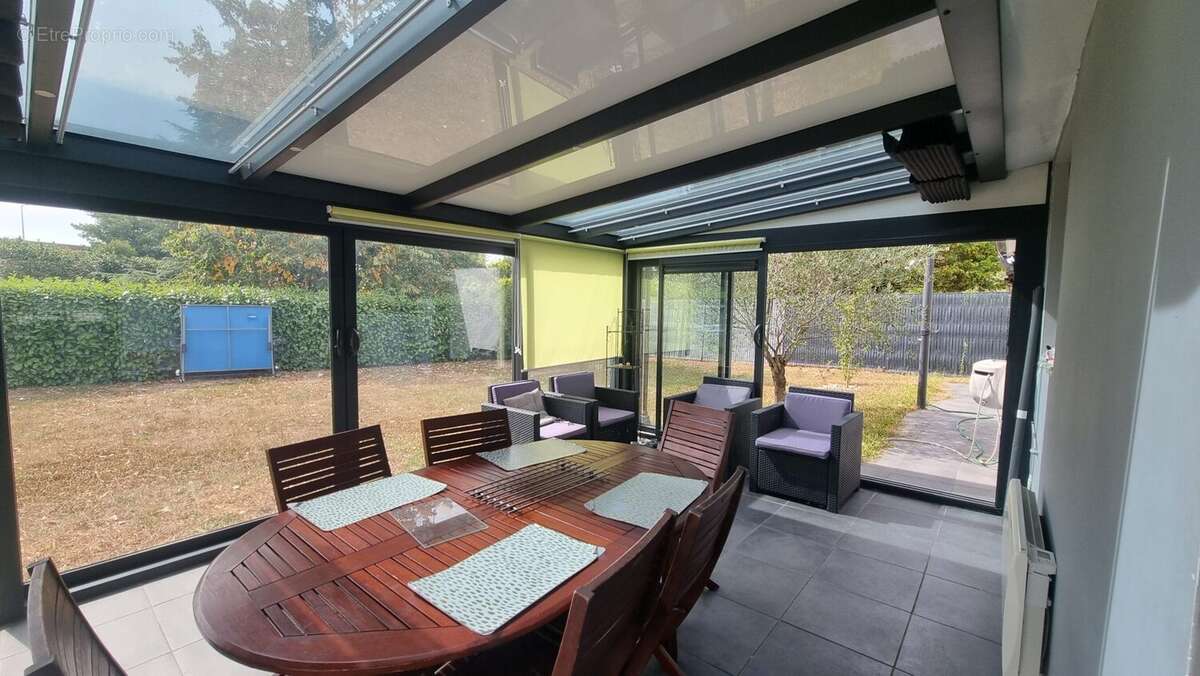 Véranda aluminium de 20 m² - Maison à CHASSIEU