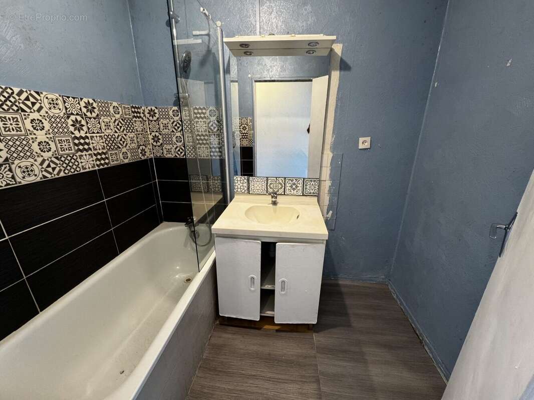 Appartement à LE CHAMBON-FEUGEROLLES