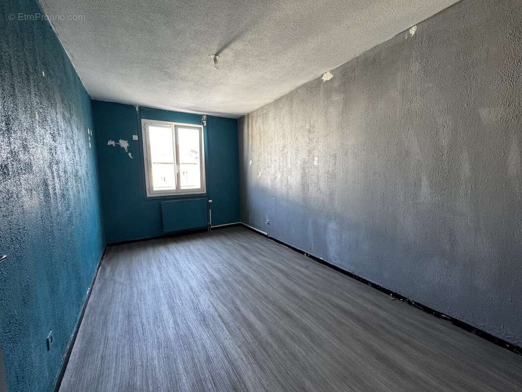 Appartement à LE CHAMBON-FEUGEROLLES