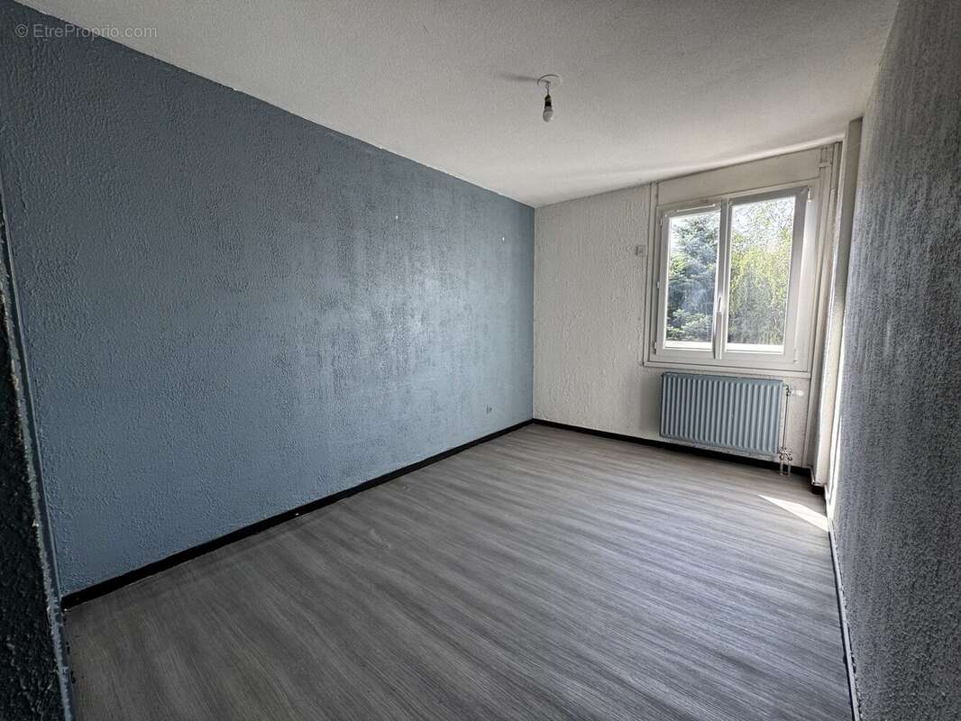 Appartement à LE CHAMBON-FEUGEROLLES