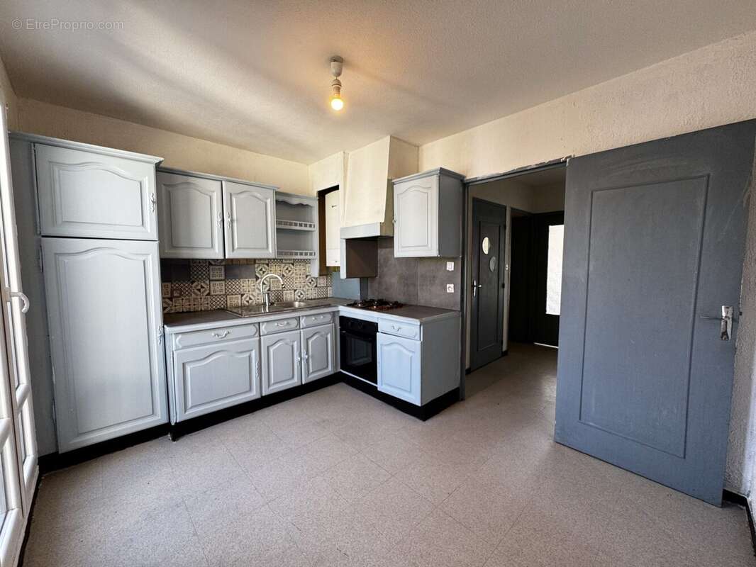 Appartement à LE CHAMBON-FEUGEROLLES