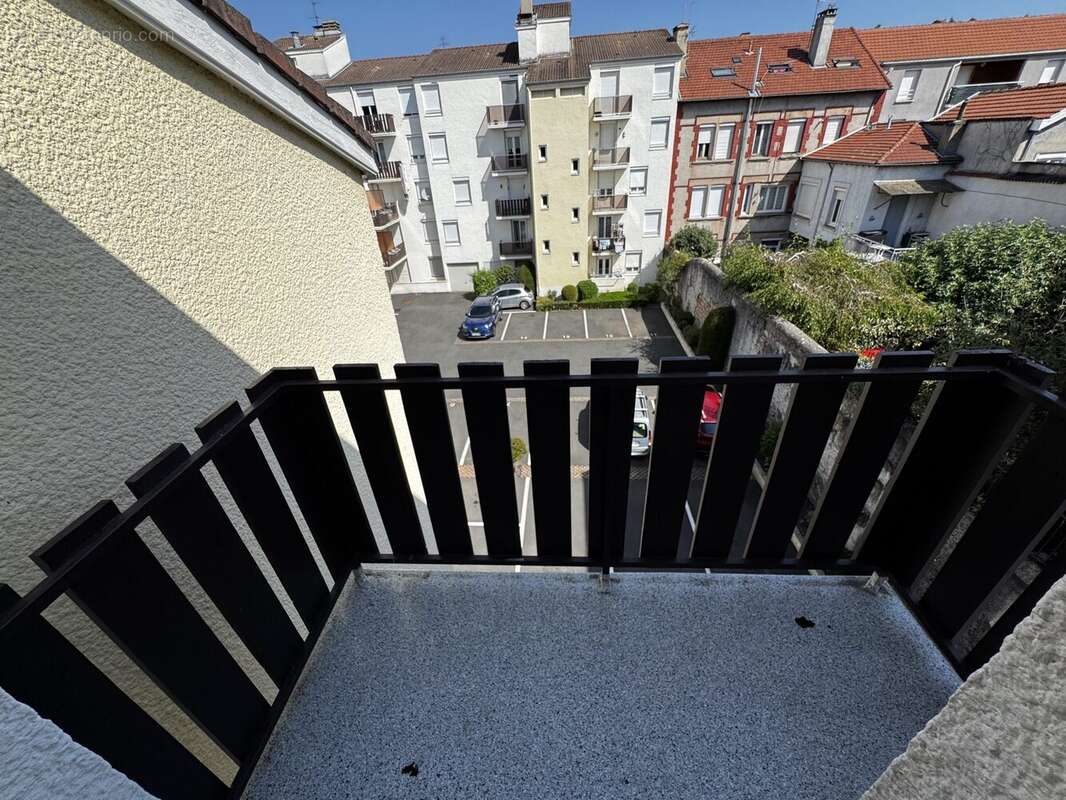 Appartement à LE CHAMBON-FEUGEROLLES