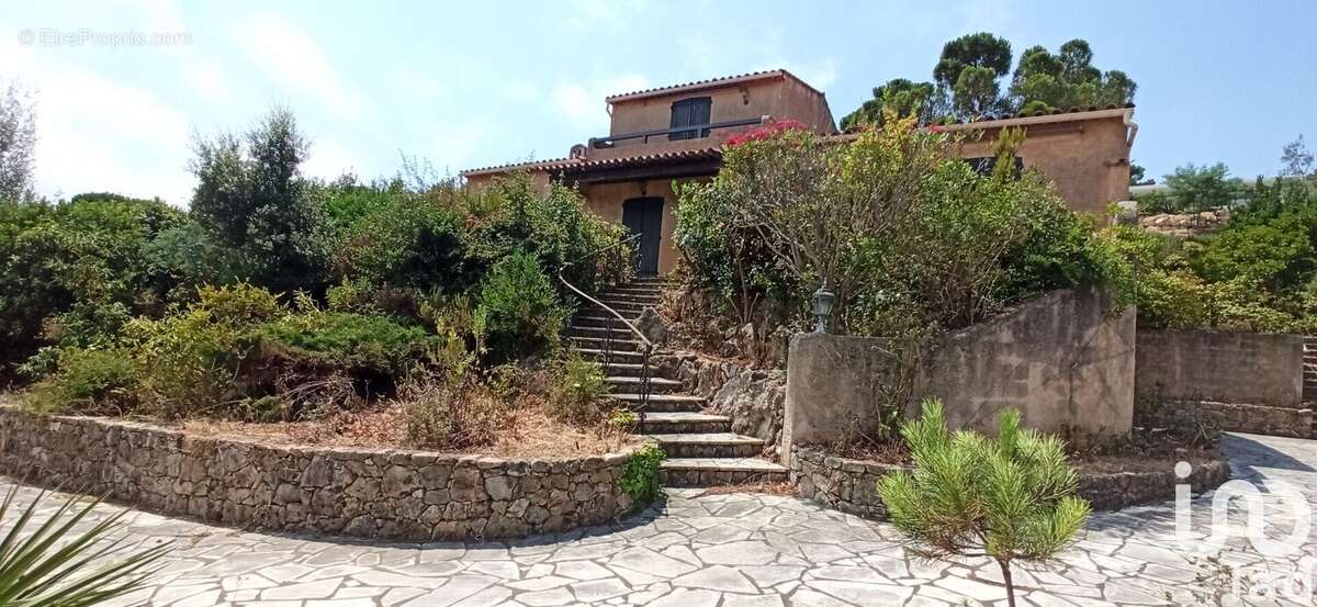 Photo 3 - Maison à ROQUEBRUNE-SUR-ARGENS