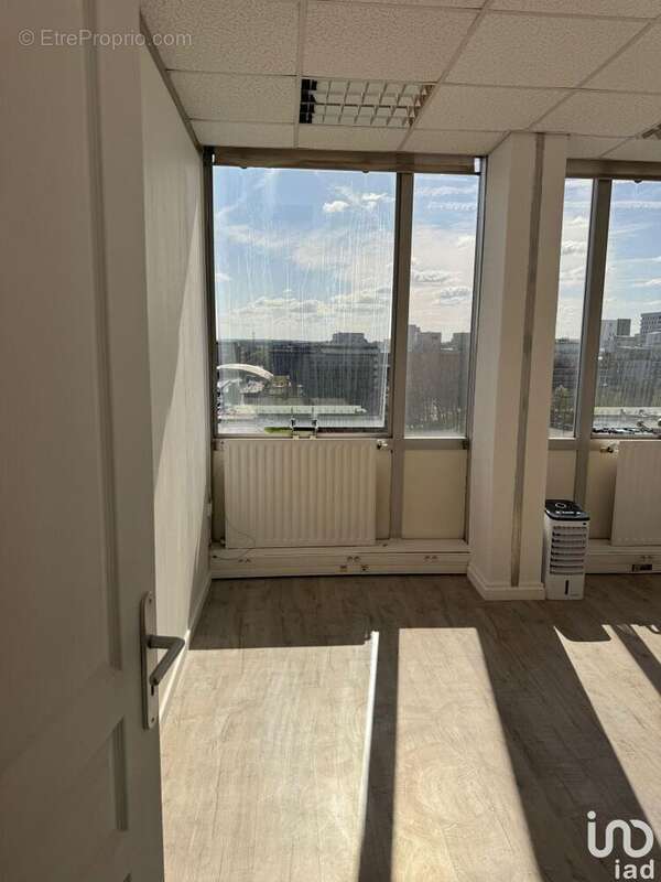 Photo 8 - Commerce à EVRY