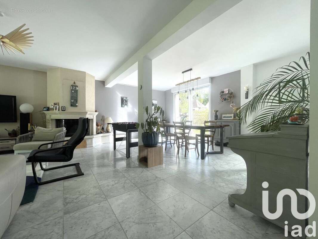 Photo 4 - Maison à LE MESNIL-SAINT-DENIS