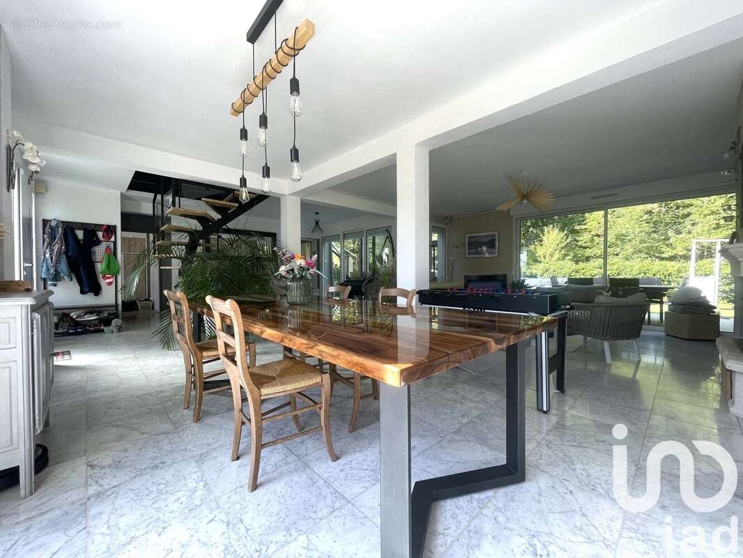 Photo 5 - Maison à LE MESNIL-SAINT-DENIS