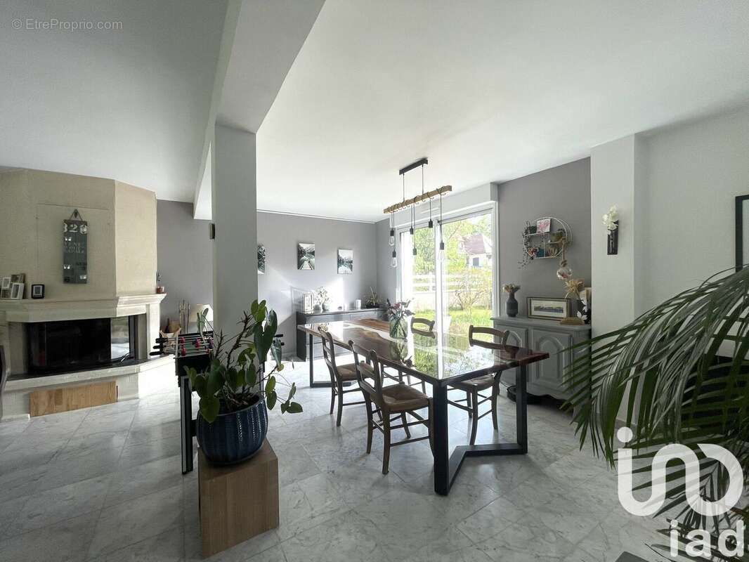 Photo 6 - Maison à LE MESNIL-SAINT-DENIS