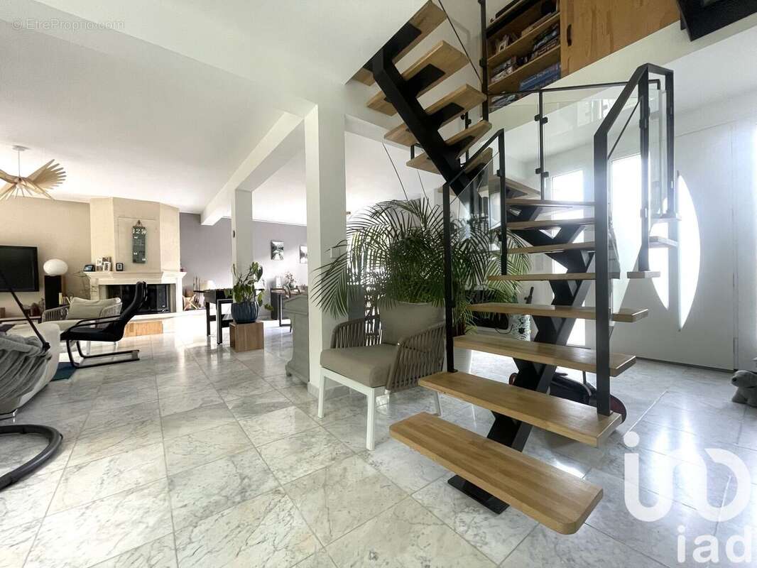 Photo 7 - Maison à LE MESNIL-SAINT-DENIS