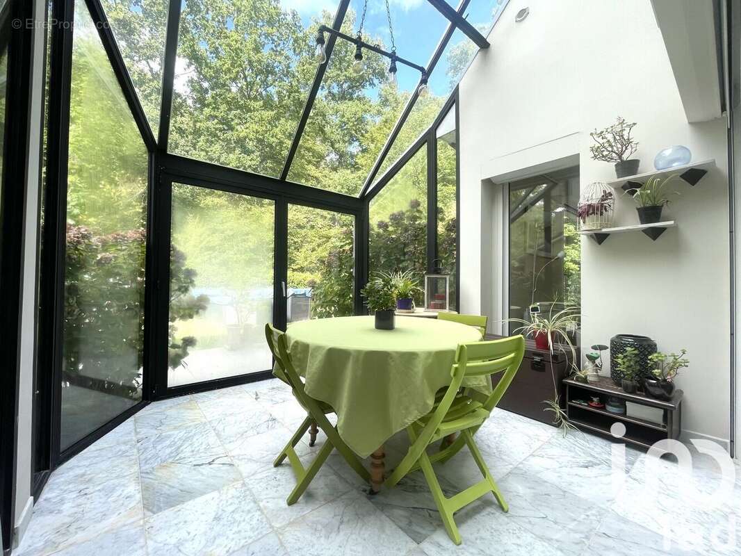 Photo 8 - Maison à LE MESNIL-SAINT-DENIS