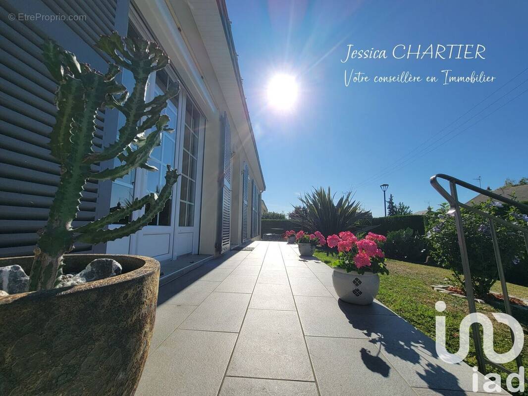 Photo 1 - Maison à LE COUDRAY-MACOUARD