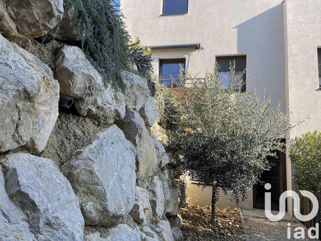 Photo 1 - Appartement à VILLENEUVE-LES-AVIGNON