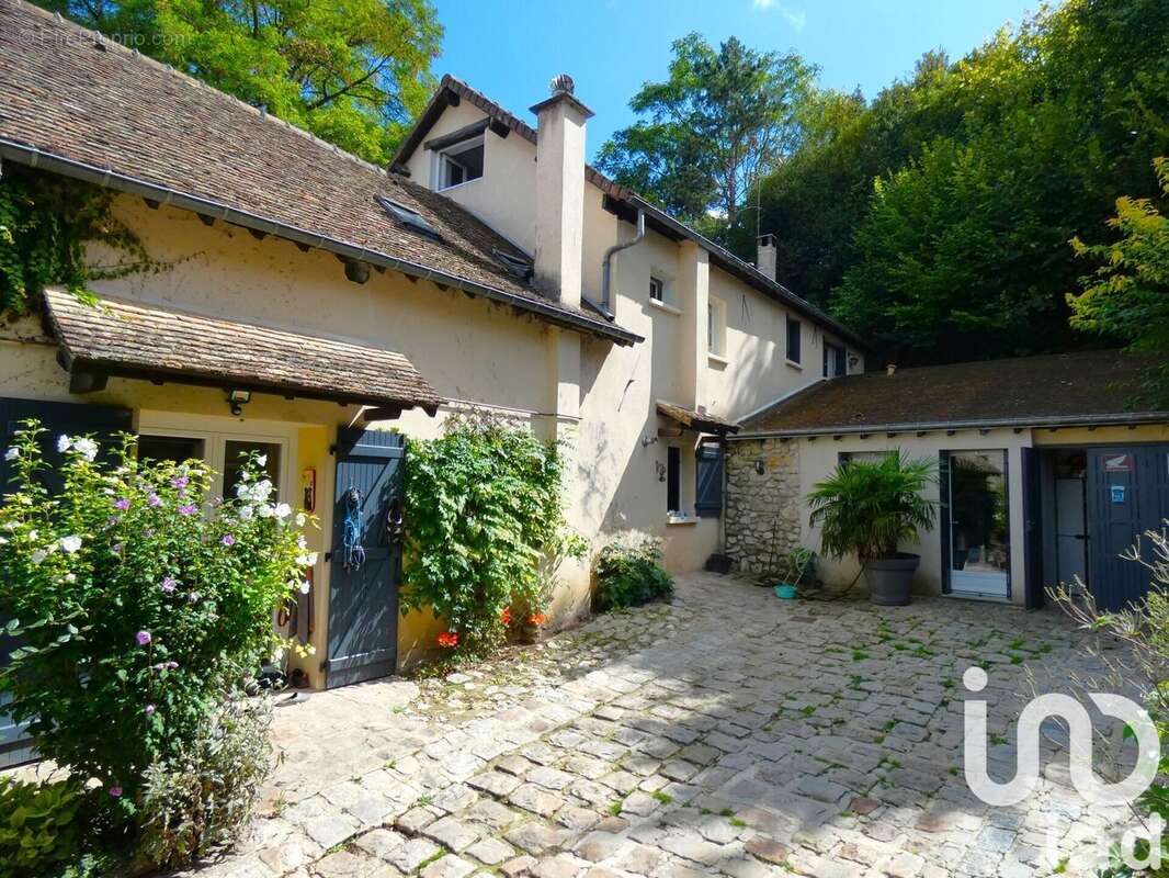 Photo 2 - Maison à MONTCHAUVET