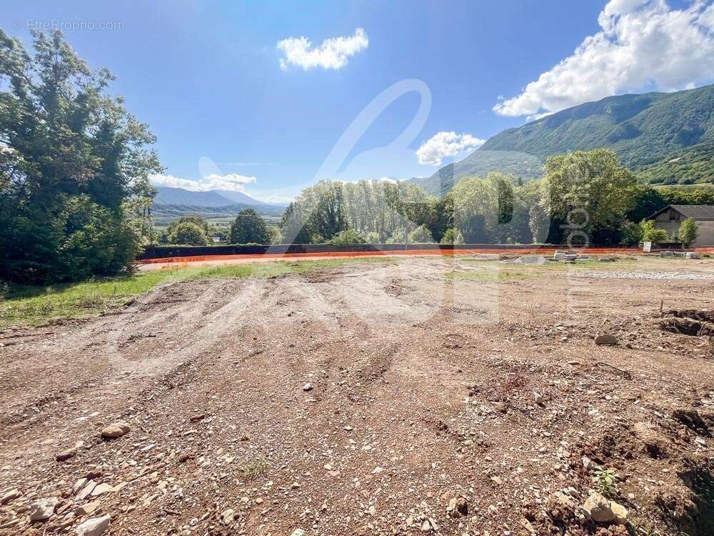 Terrain viabilisé (Lot 15) - Terrain à SAINT-PIERRE-D&#039;ALBIGNY