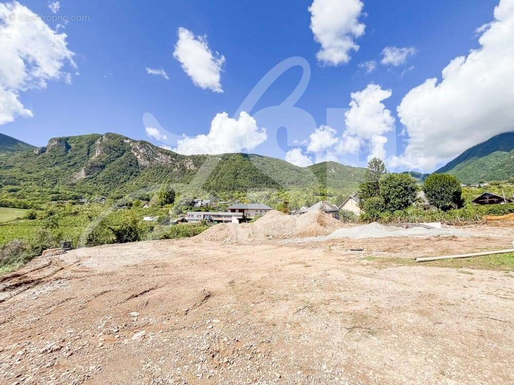 Terrain viabilisé (Lot 15) - Terrain à SAINT-PIERRE-D&#039;ALBIGNY