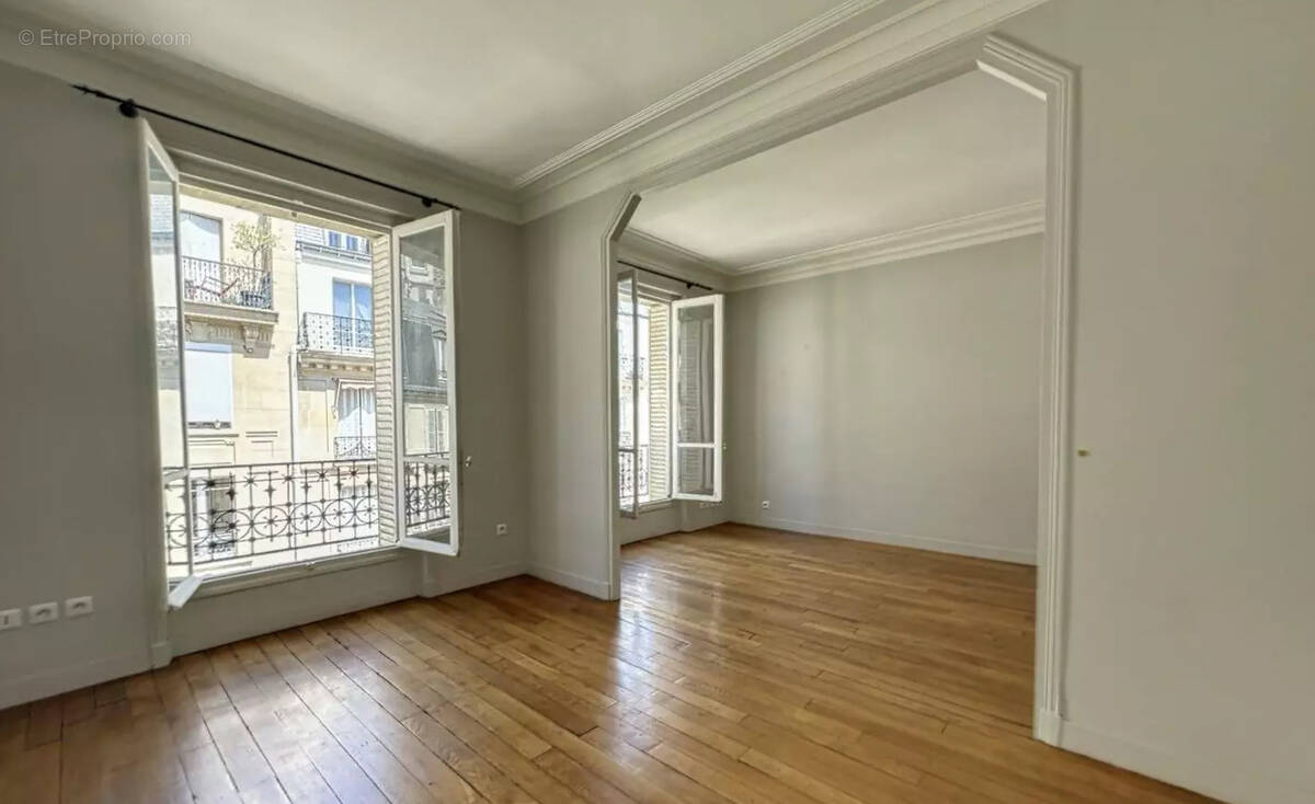 Appartement à PARIS-17E