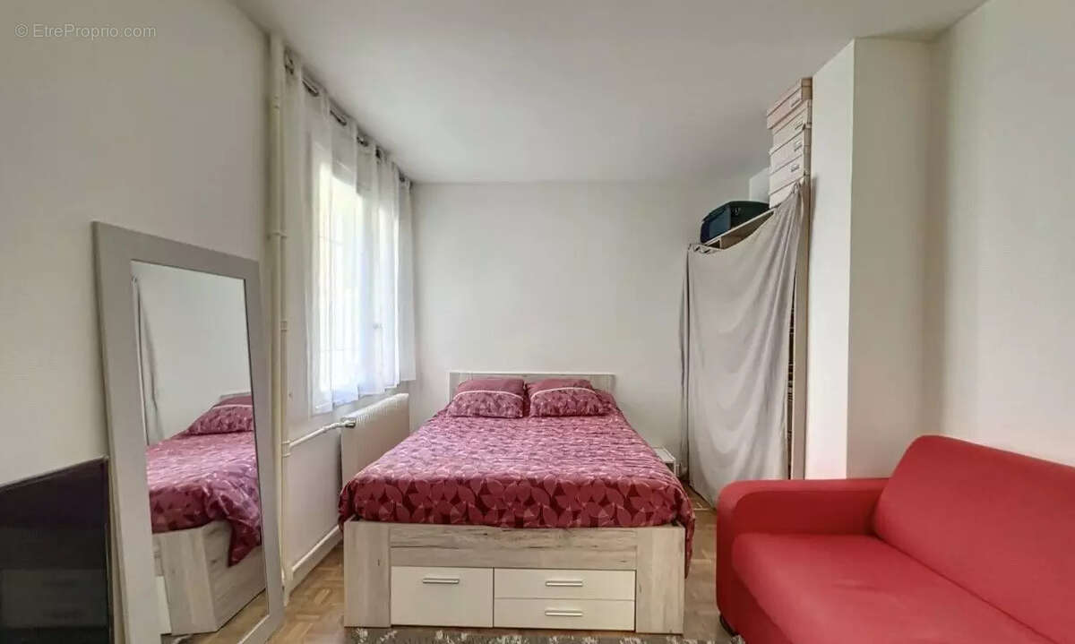 Appartement à COURBEVOIE