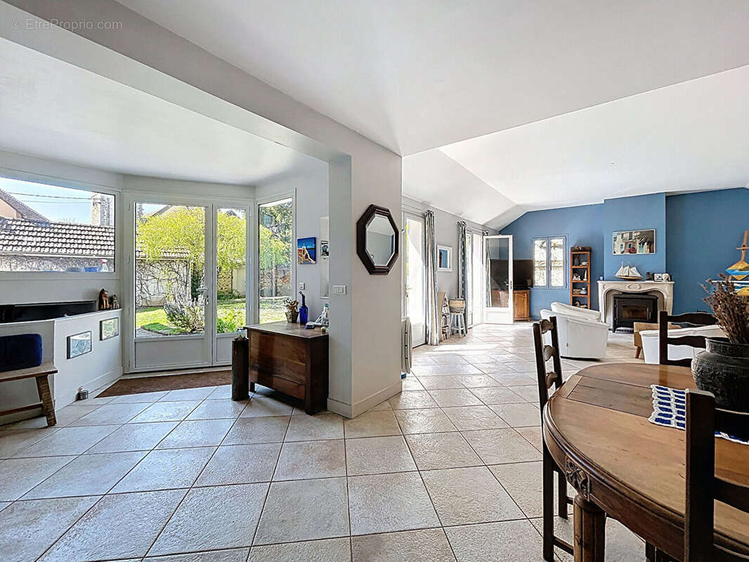 Maison à LE TREMBLAY-SUR-MAULDRE