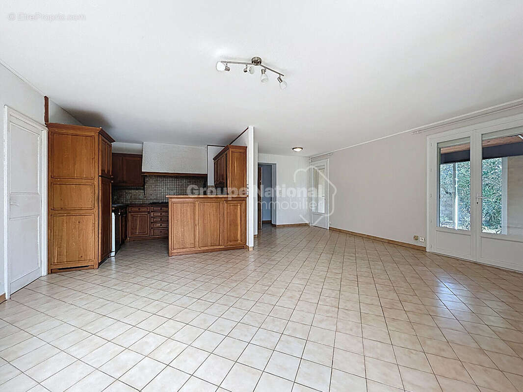 Maison à CAMARET-SUR-AIGUES