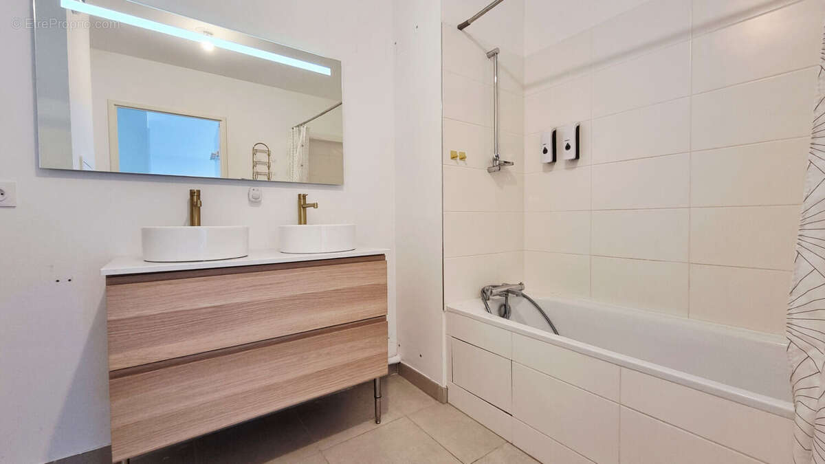 Appartement à SARTROUVILLE