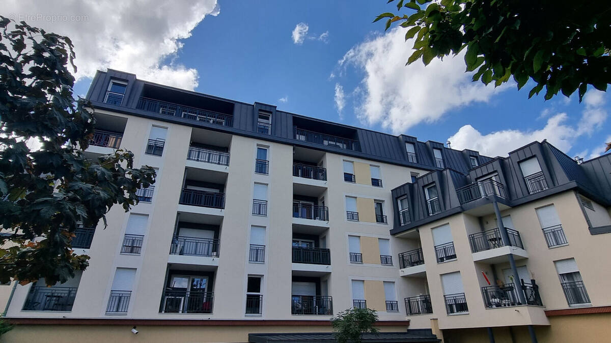 Appartement à SARTROUVILLE