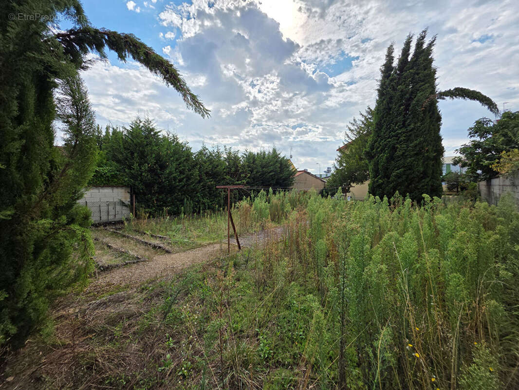 Terrain à VILLEURBANNE