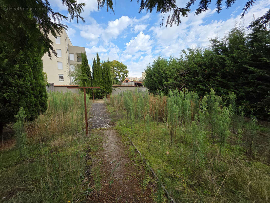 Terrain à VILLEURBANNE