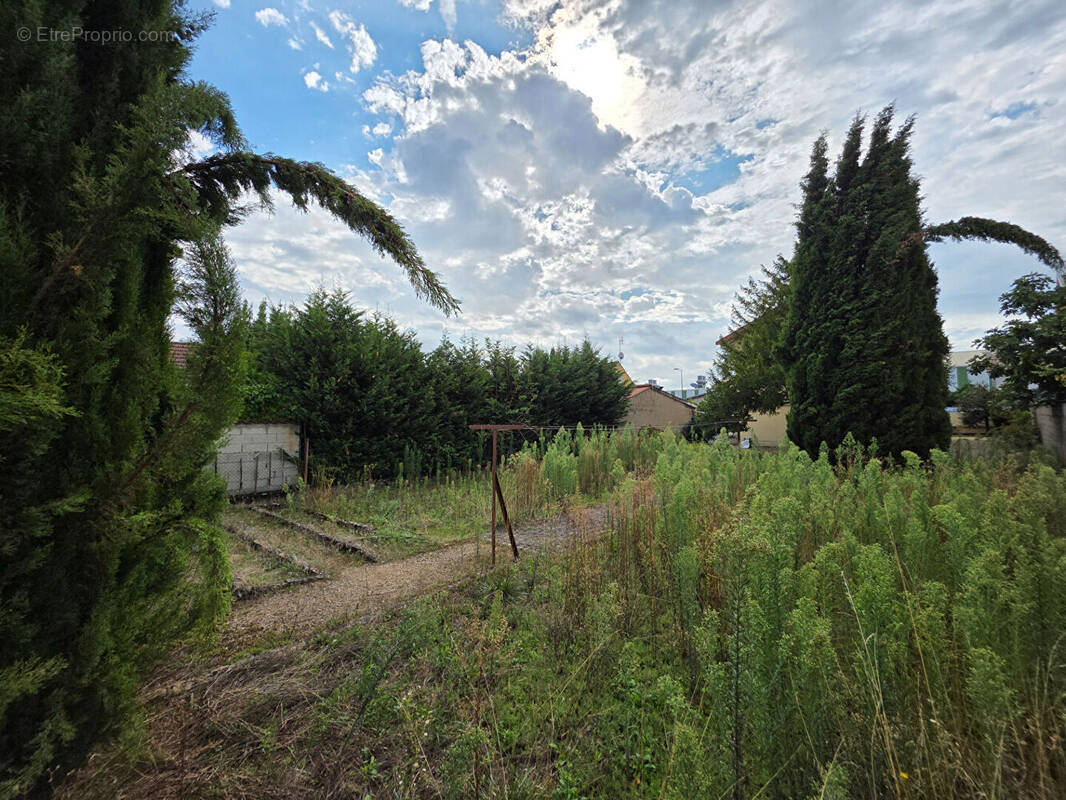 Terrain à VILLEURBANNE