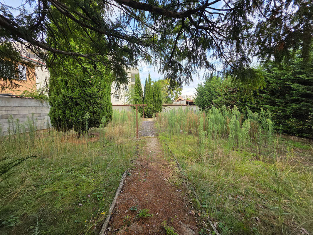 Terrain à VILLEURBANNE