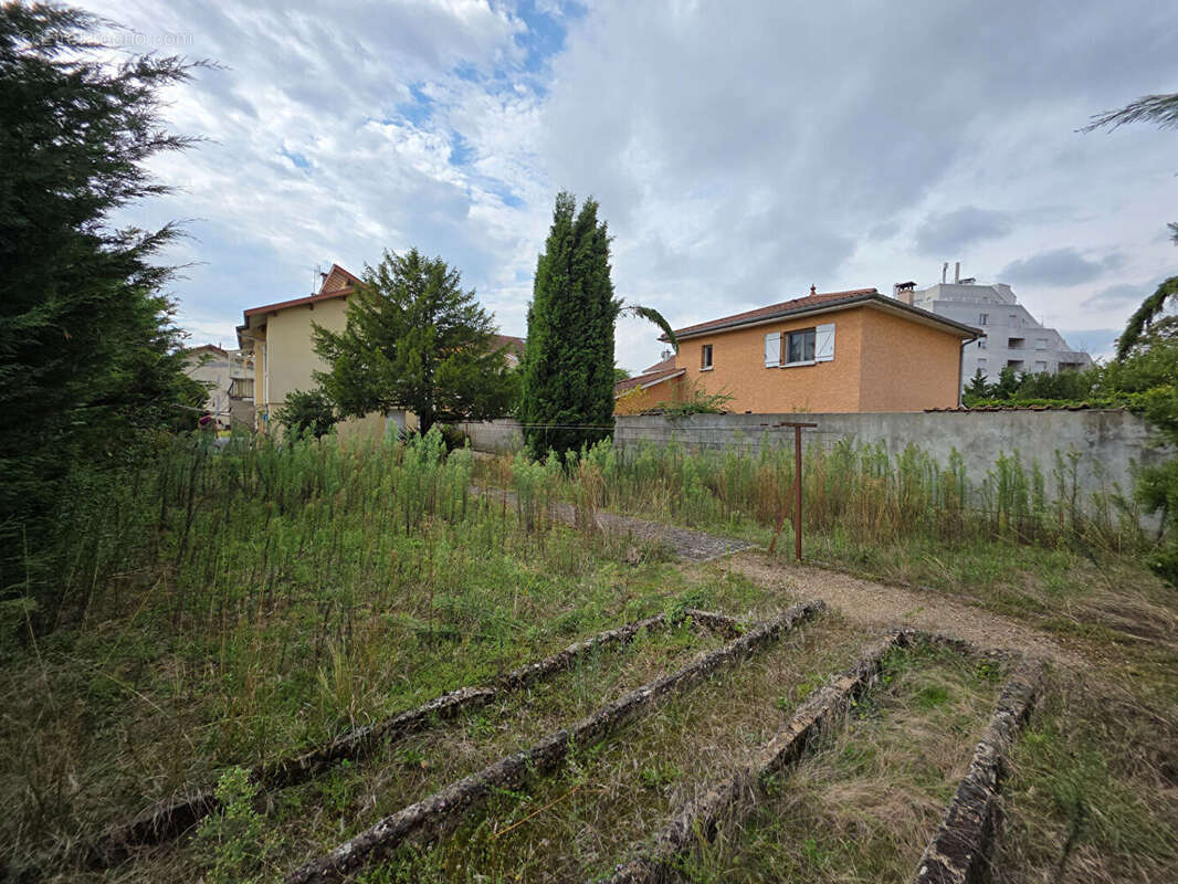 Terrain à VILLEURBANNE