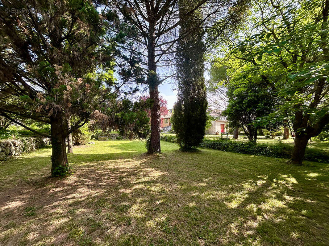 Maison à SAINT-MARTIN-SUR-LAVEZON