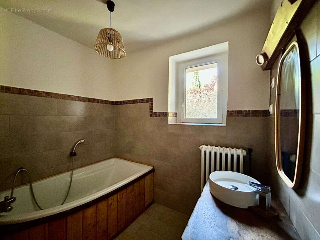 Maison à SAINT-MARTIN-SUR-LAVEZON