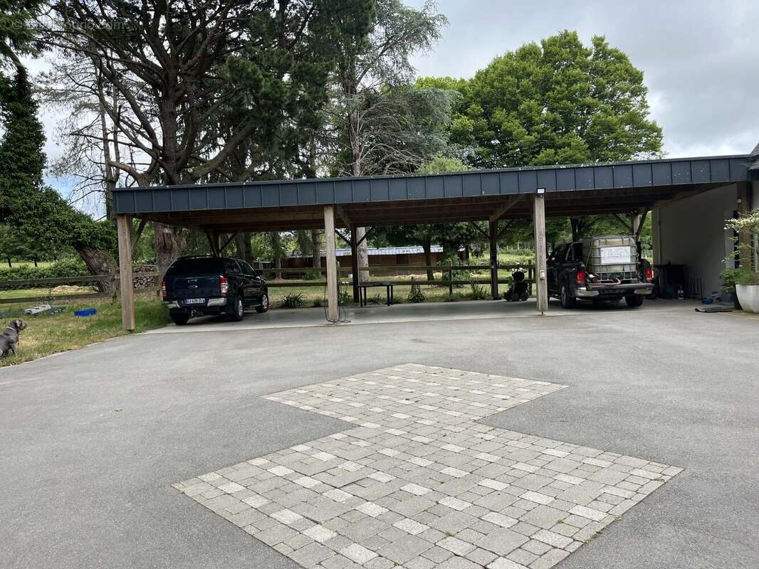 CARPORT de 105m2 - Maison à SAVENAY