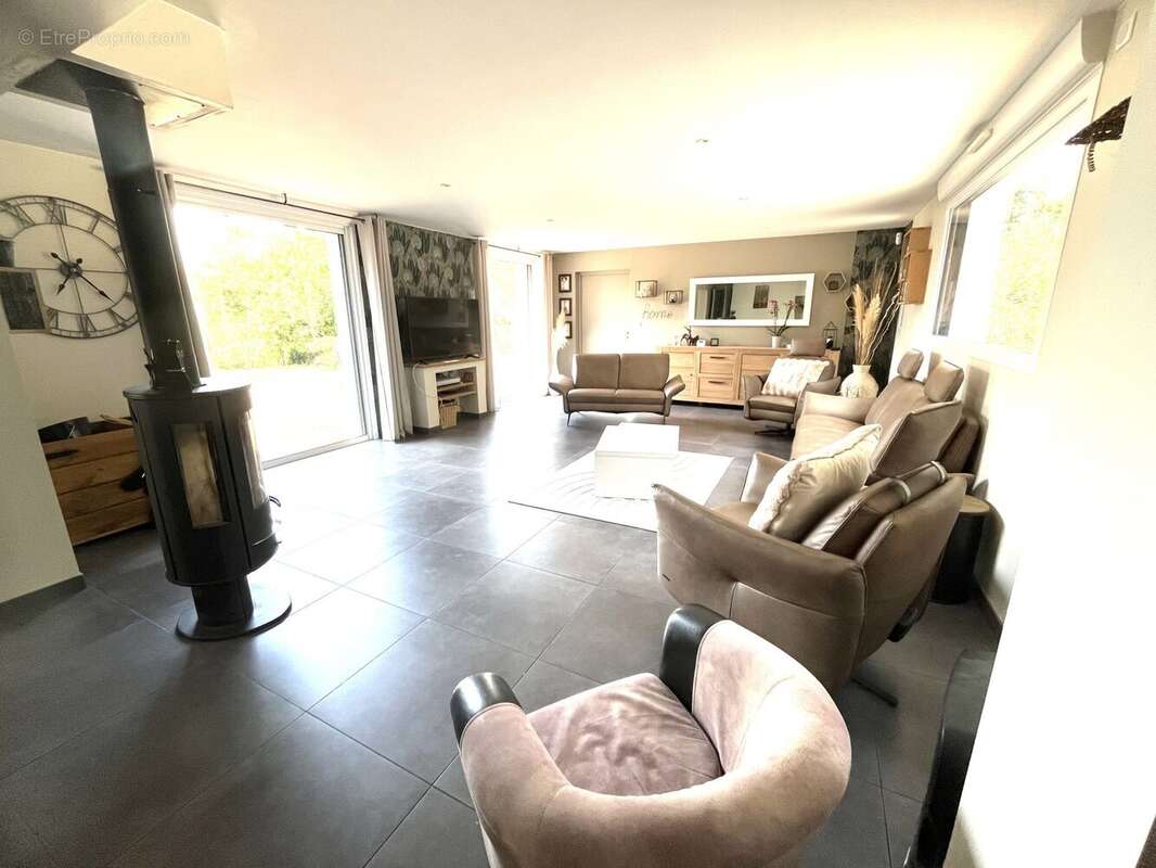 pièce de vie, baies à galandage, vue panoramique - Maison à SAVENAY