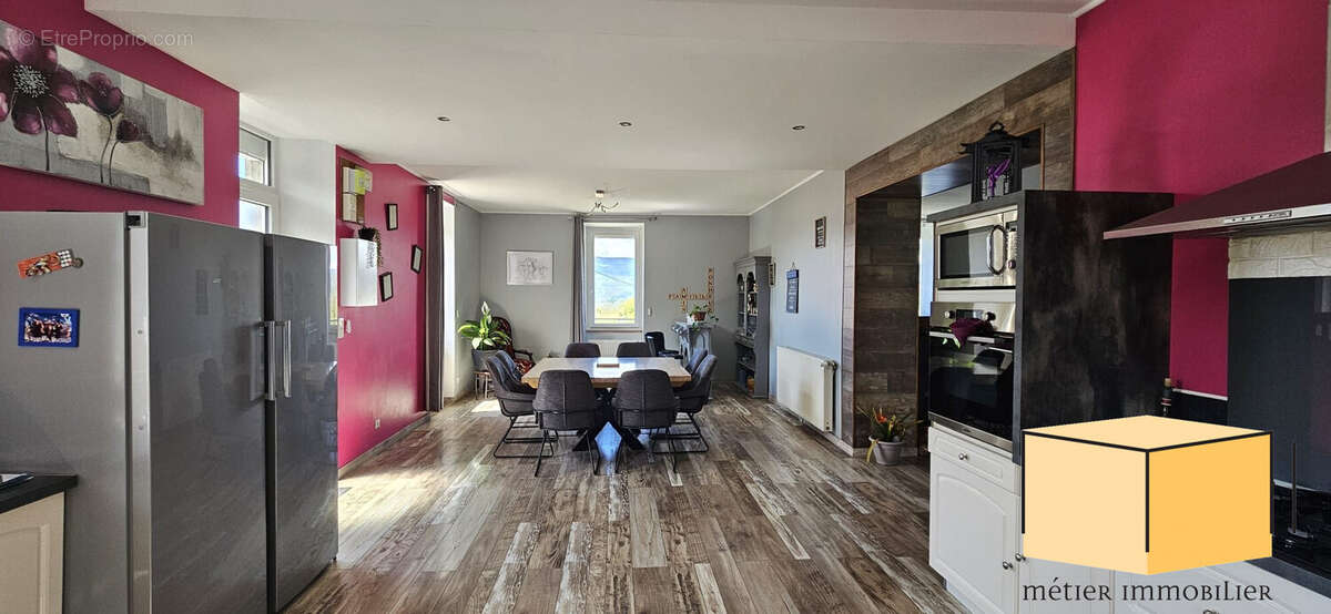 Maison à CHAMPAGNE-EN-VALROMEY