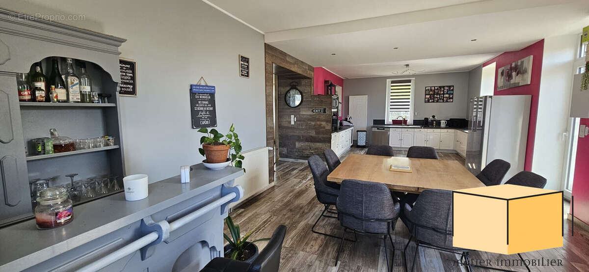 Maison à CHAMPAGNE-EN-VALROMEY