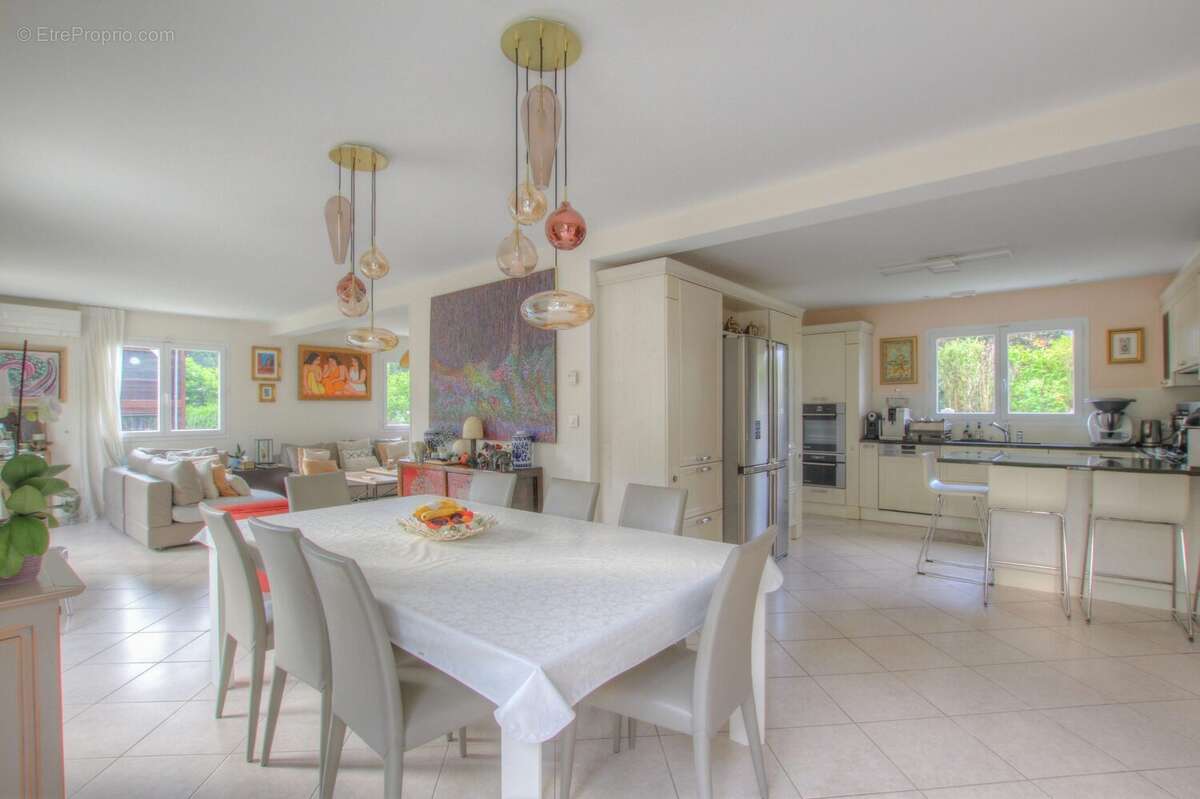 Maison à PREVESSIN-MOENS