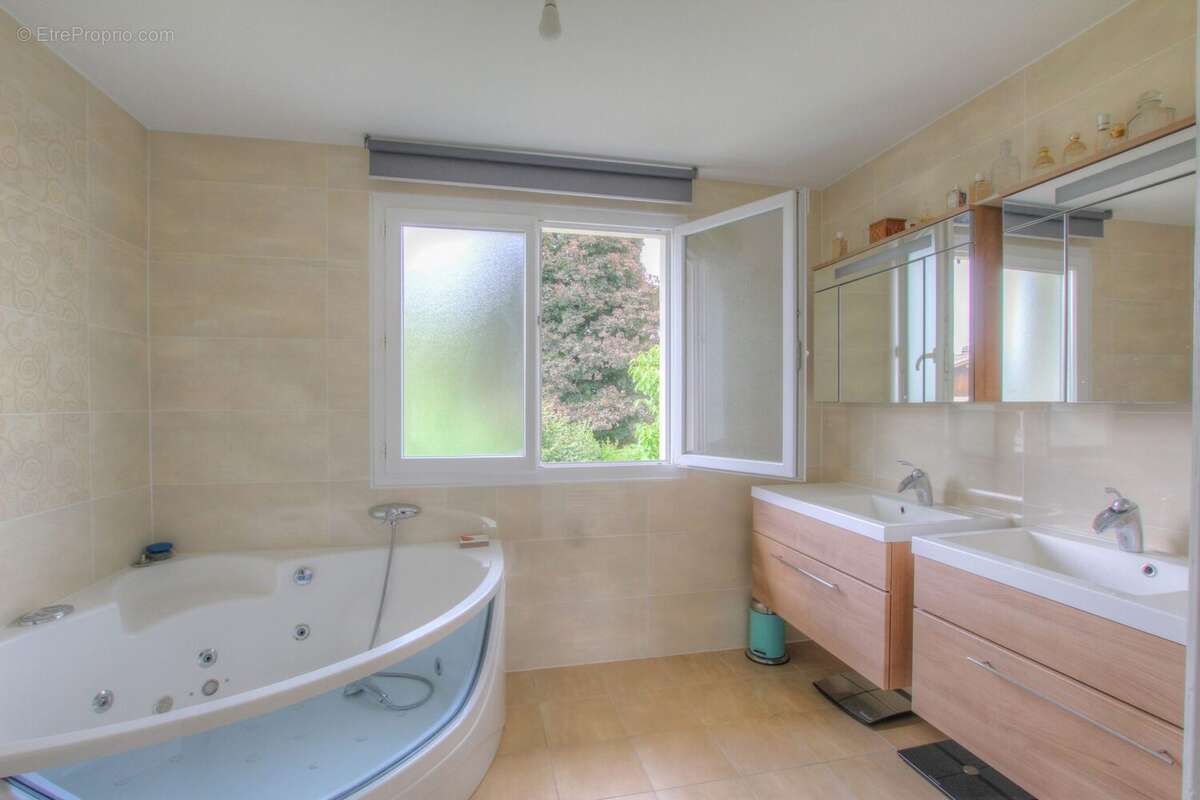 Maison à PREVESSIN-MOENS