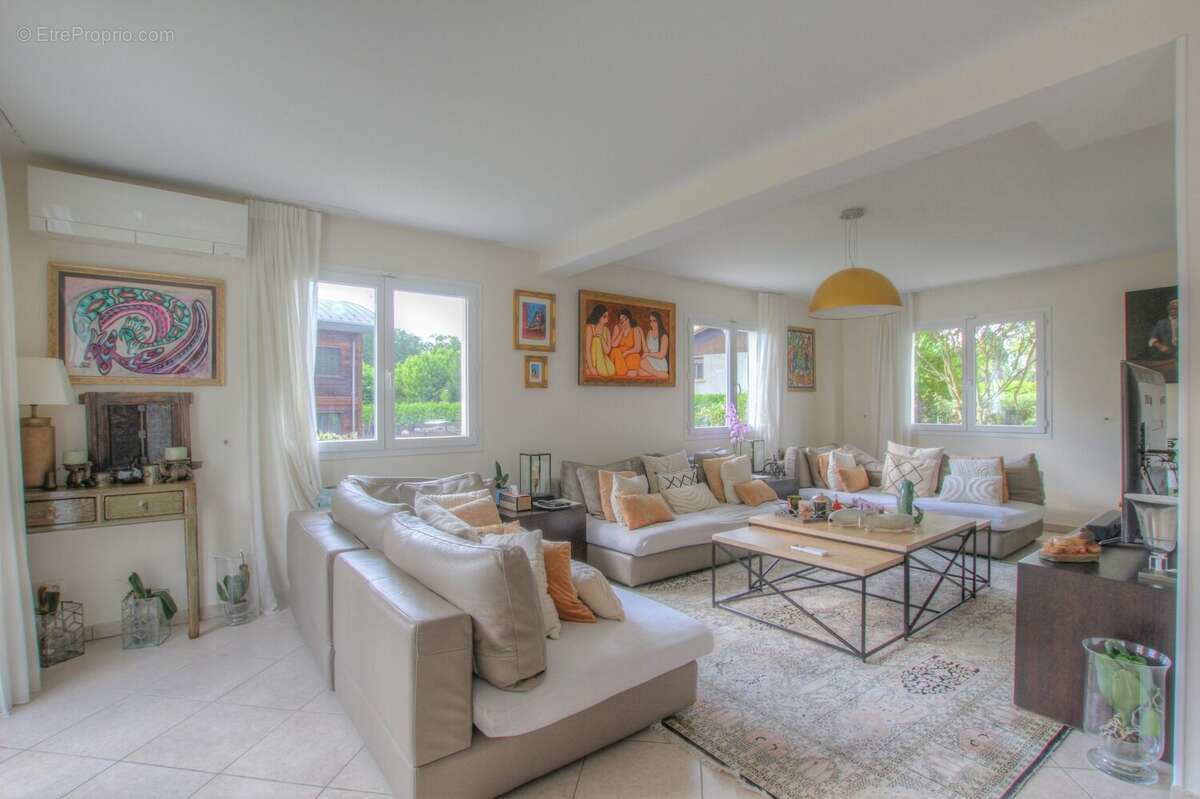 Maison à PREVESSIN-MOENS