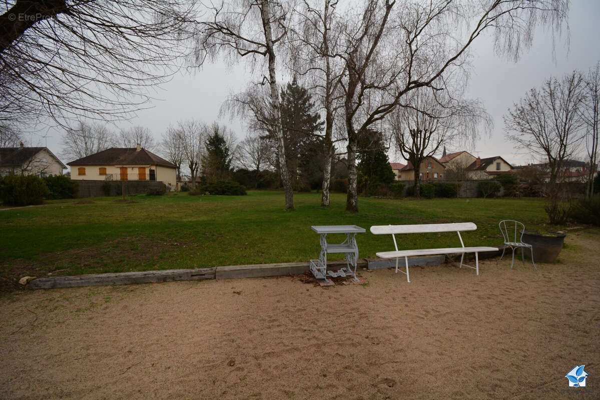 Parc - Maison à COSNE-D&#039;ALLIER