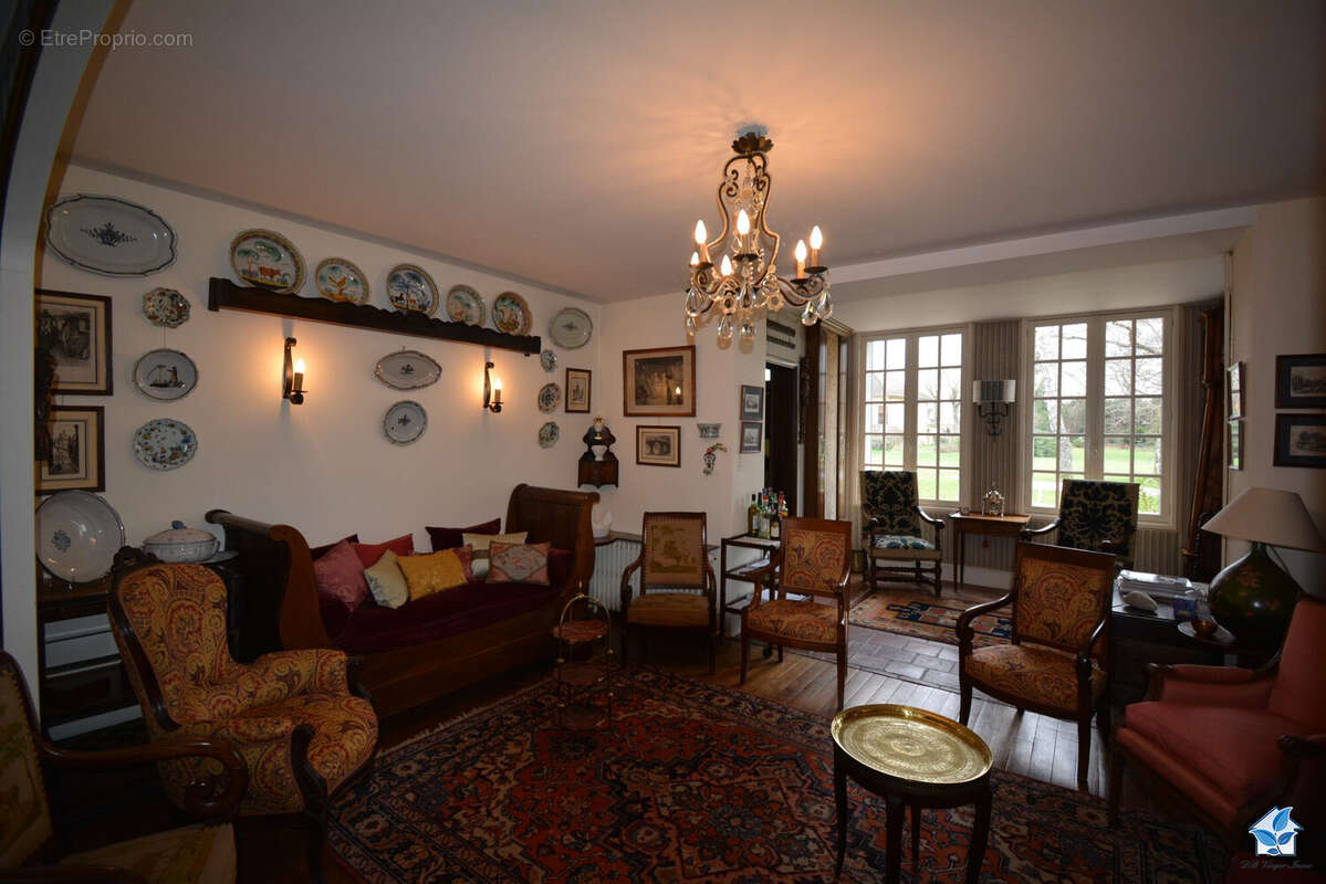 Petit Salon - Maison à COSNE-D&#039;ALLIER