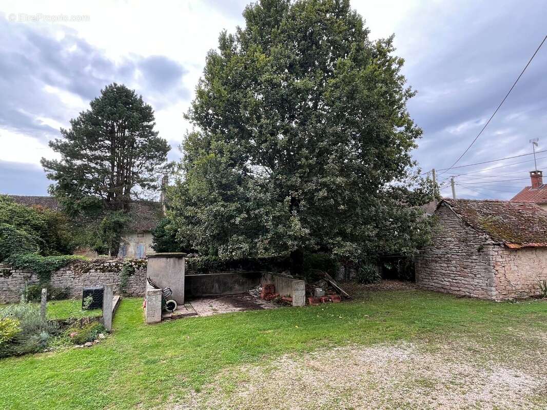 Maison à L&#039;ABERGEMENT-DE-CUISERY