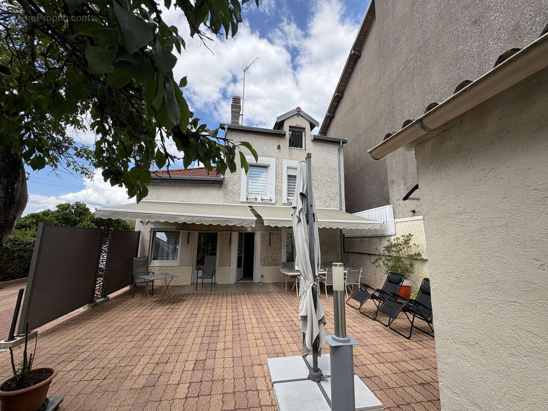 Maison à SAINT-LOUP-SUR-SEMOUSE