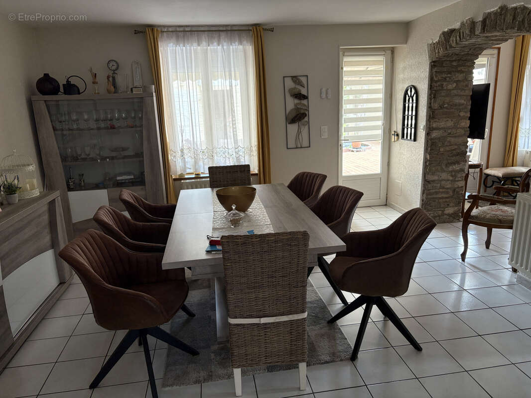 Maison à SAINT-LOUP-SUR-SEMOUSE