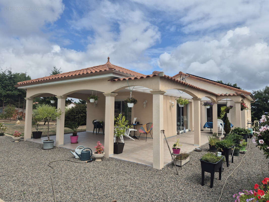 Maison à COGNAC-LA-FORET